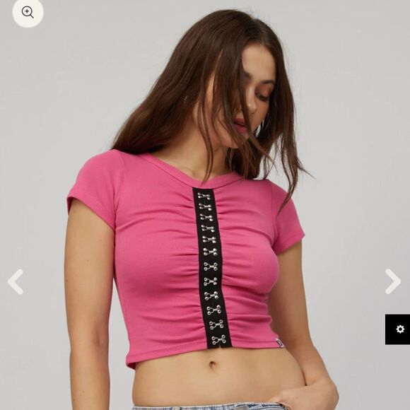 Daydreamer Hook and Eye Tee in Pink - Picture 1 of 7